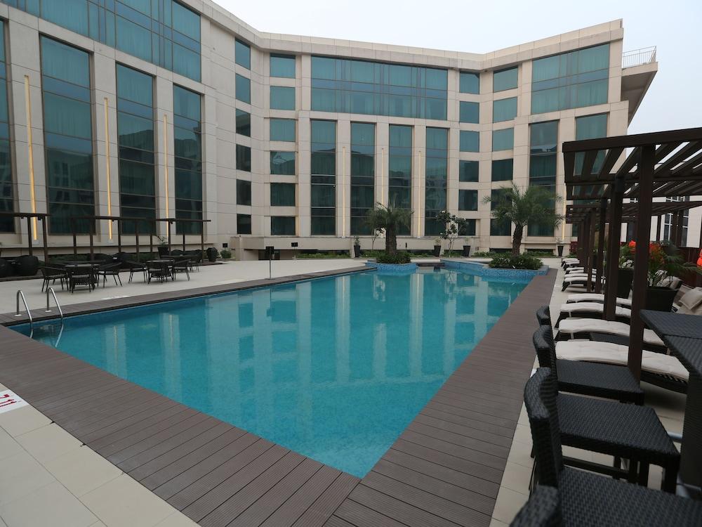 Pride Plaza Hotel, Aerocity New Delhi Exterior foto